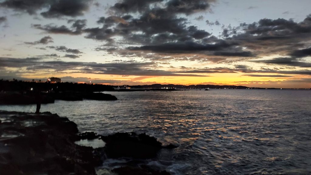 江ノ島表磯の夜明け。