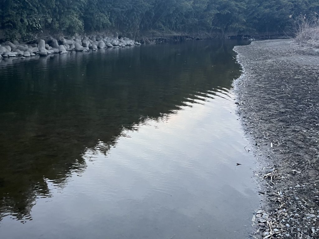 バスが釣れる川の画像