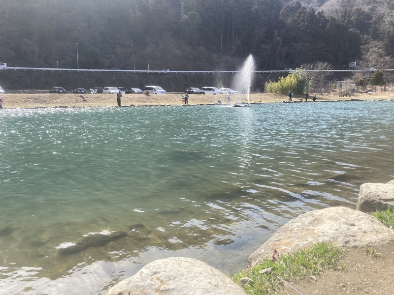 FF中津川の噴水下の風景