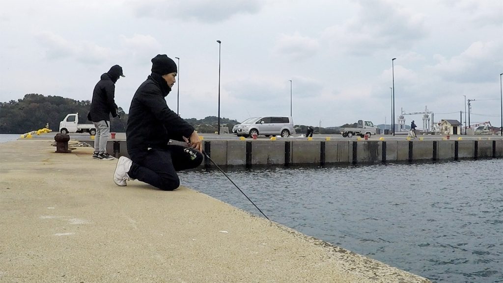 カマスを釣る際の低姿勢スタイル