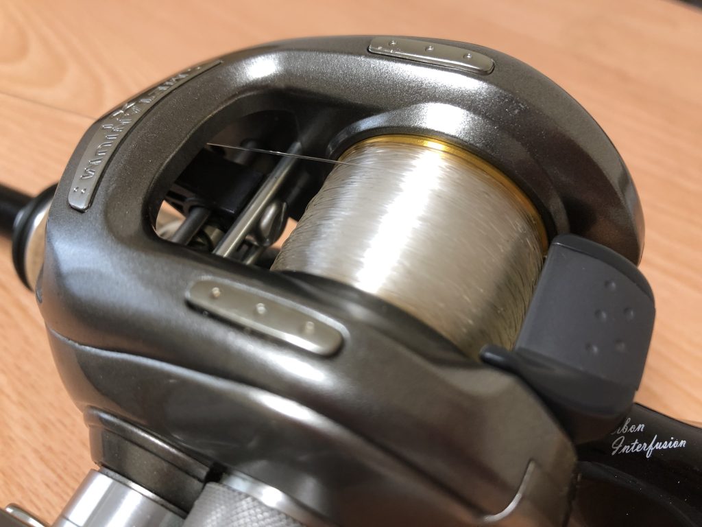 ベイトリールのスプールをアップで撮った写真