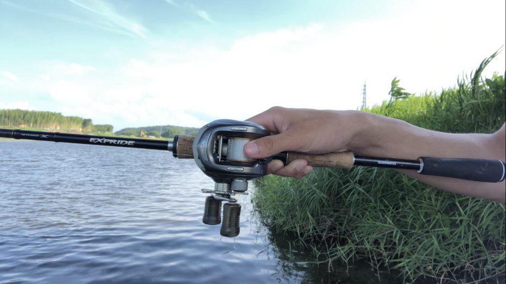 ベイトリールを横向きにした写真