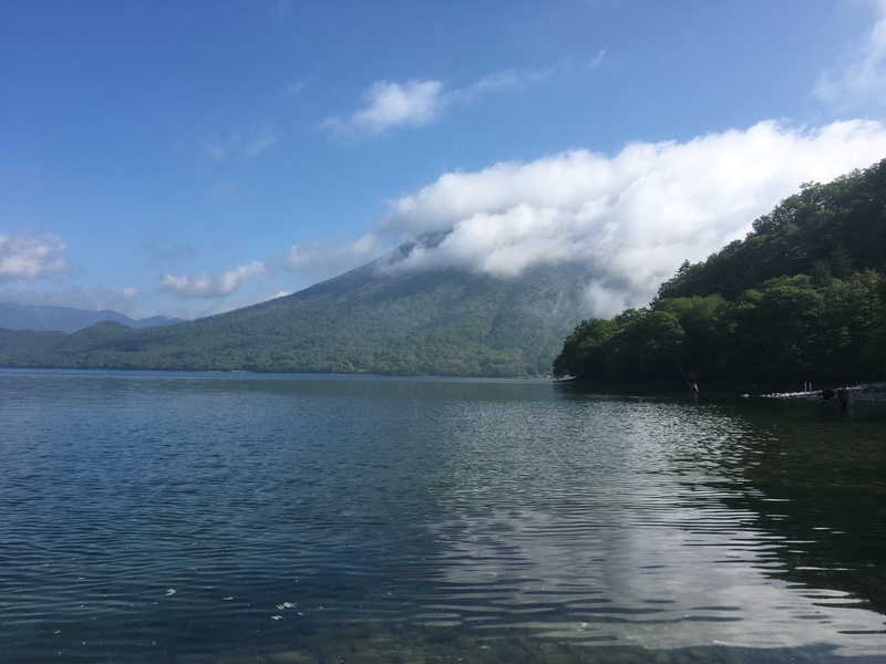 中禅寺湖から見る男体山