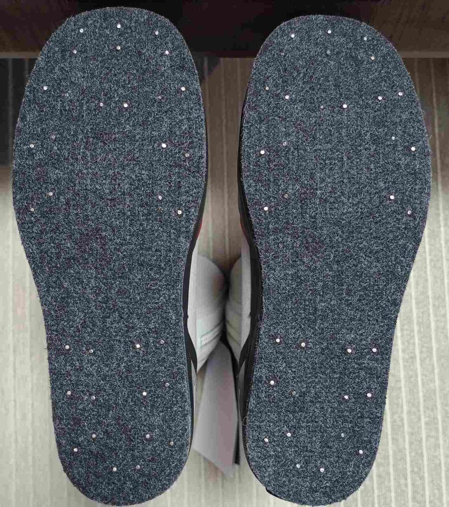 フェルトスパイクソールはフェルトソールにスパイクが打ち込まれているタイプで、スパイクピンごと交換が可...