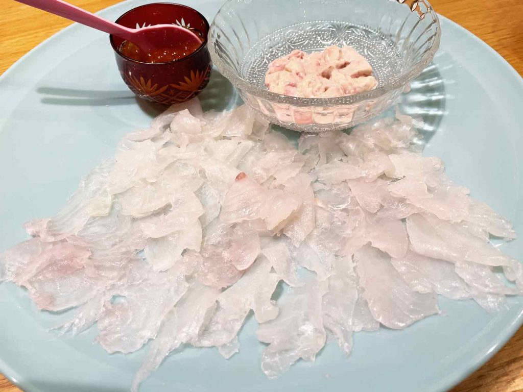 釣り人の特権カワハギの肝醤油刺身は絶品