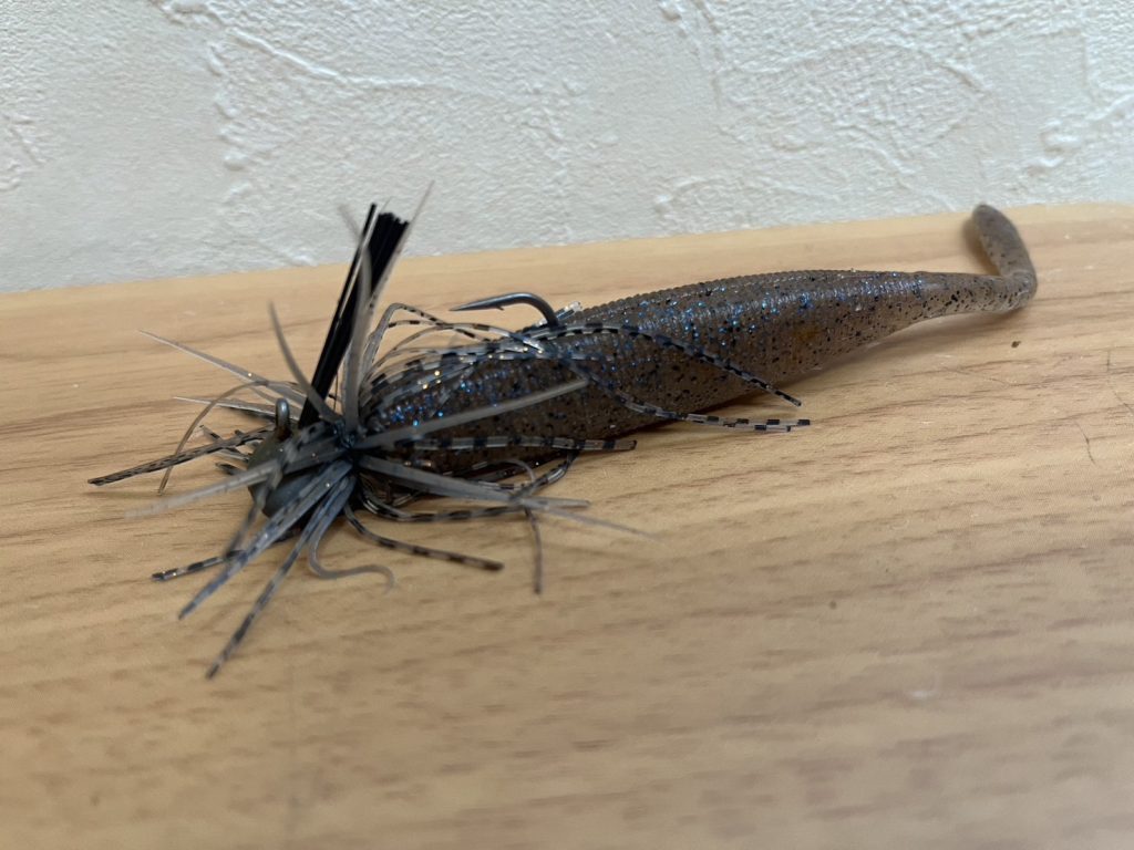 ピンテールワームをジグトレーラーにした写真