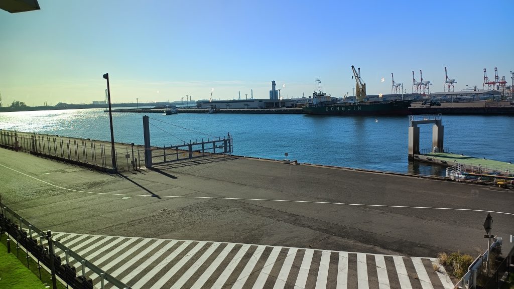 整地された波止で、根がきつくない場所で釣りを行う場合は、ハリスの長さは1mもあれば問題ない。