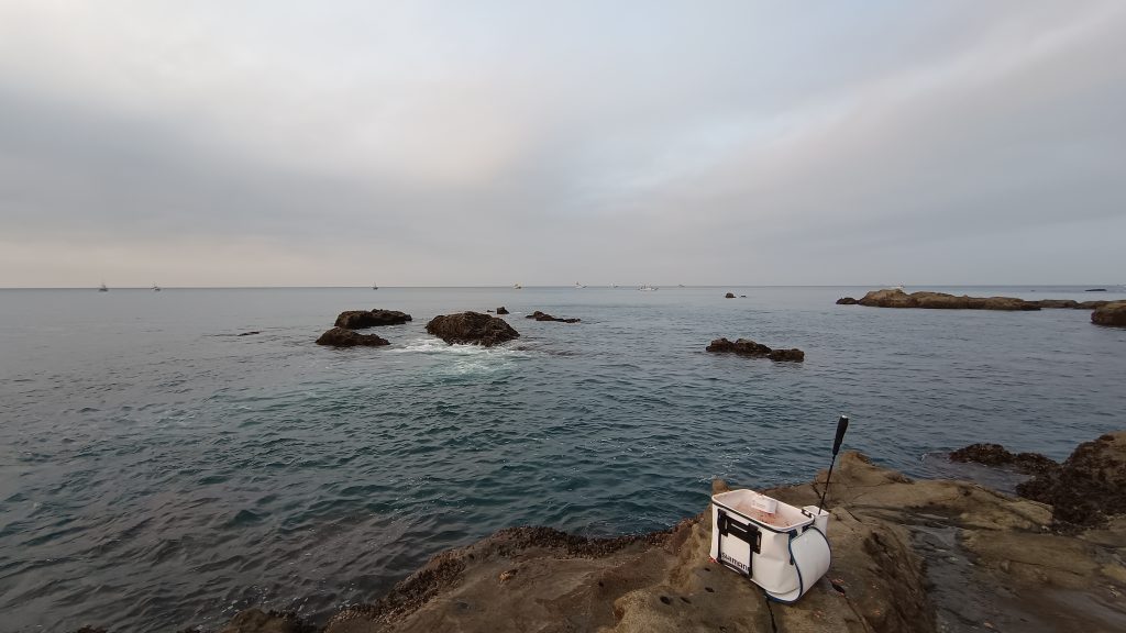 根がきつい地磯でのフカセ釣りは、根ズレ対策はモチロンのこと、ツケ餌のコントロールのためにハリスを長く取る。最低3mは必要。