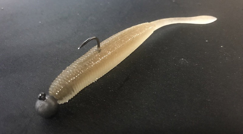 ベーシックなラウンドヘッド型にてワームに装着している