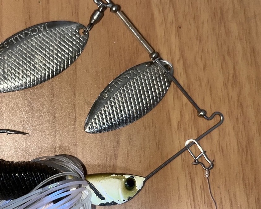 スピナーベイトをスナップを付けた写真