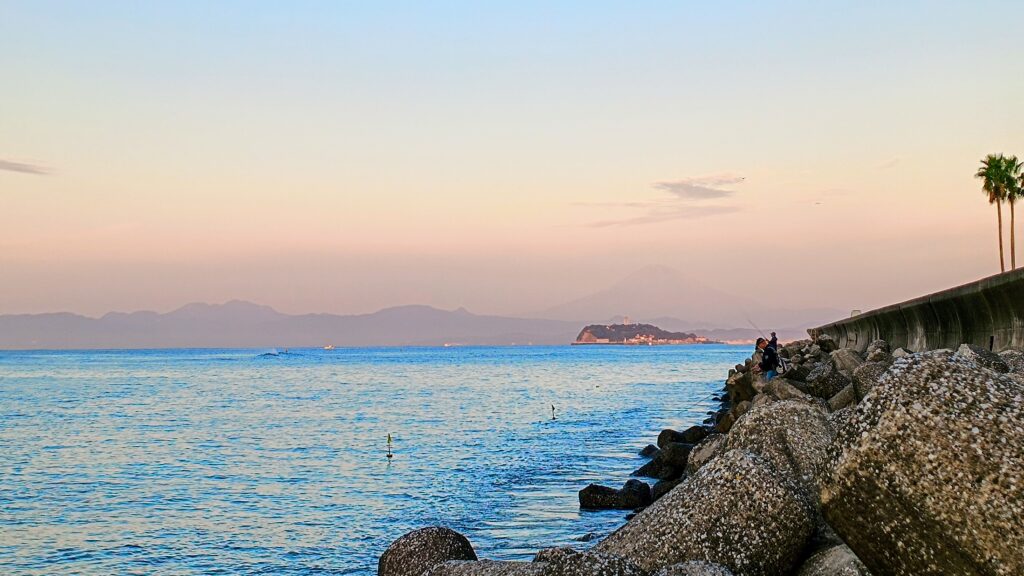 逗子マリーナより江ノ島を望む